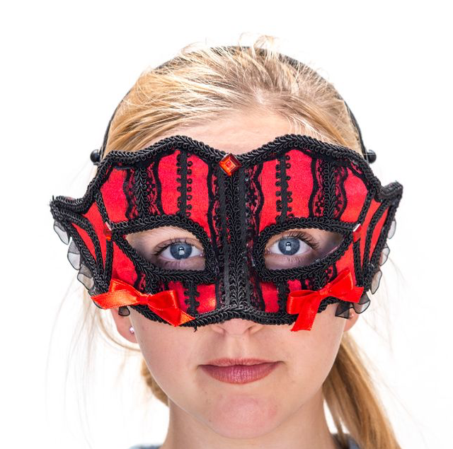 Interalia Mask with Lace and Bows